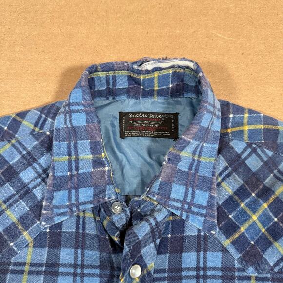 Vintage Pearl Snap Western Shirt Blue Plaid Long Tail Distressed Faded Flannel - Picture 7 of 8